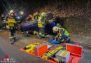 Nö: Kremser Feuerwehr rettet in überschlagenen Pkw eingeschlossene Person