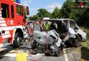 Deutschland: Mercedes kracht frontal gegen Getränkelastwagen: 55-Jähriger eingeklemmt und getötet