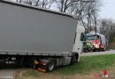 Nö: Bergung eines festhängenden Sattelschleppers in Laxenburg