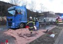 Stmk: Massiver Treibstoffaustritt bei Lkw-Pkw-Unfall in Leoben