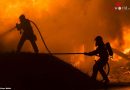 Schweiz: Spektakuläres Flammenszenario bei Scheunenbrand in Les Evouettes