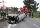 Nö: Pkw kracht in Maria Enzersdorf gegen Stein und überschlägt sich