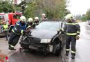 Nö: Unfallfahrzeug kracht in Maria Enzersdorf gegen Internet-Verteilerkasten