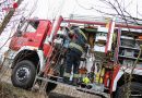 Oö: Lkw-Lenker vertraute auf Navi und blieb in Marchtrenk auf unbefestigtem Weg stecken