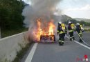 Nö: Mercedes Smart auf der Semmering Schnellstraße bei Maria Schutz in Vollbrand