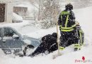 Oö: Tiefwinterliche Autobergung sowie langwieriger Silobrand in Maria Neustift