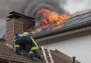 Deutschland: Dachstuhlbrand in Menden → 60 Einsatzkräfte können Ausbreitung auf Wohnung verhindern