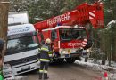 Oö: Schwierige Lkw-Bergung in einem Waldstück in Michaelnbach