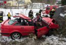 Oö: Auto in Molln gegen Gartenmauer – Zwei Eingeklemmte