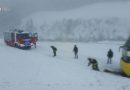 Oö: Reisebus-Bergung in der winterlichen Ramsau