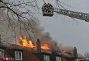 Bayern: Drei Drehleitern bei schwierigem Dachstuhlgroßbrand in München im Einsatz