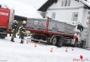 Oö: Interner Notfall → Lkw prallt gegen Haus → Fahrer in Natternbach ums Leben gekommen
