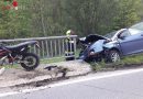 Stmk: Pkw kollidiert mit Moped und Brückengeländer in Neuberg