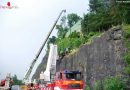 Schweiz: Traktor stürzt ab und hängt auf Felsabsatz → Personenrettung mit TMB