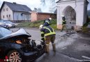 Oö: Auto kracht in Kapelle: 19-Jähriger in Oberneukirchen aus Fahrzeug gerettet