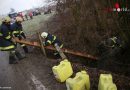 Oö: Auto nach Schleudermanöver in Pichl bei Wels im Bach gelandet