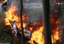 Deutschland: Autobrand setzt auch angrenzenden Schuppen in Flammen