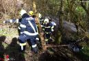 Oö: Feuerwehr rettet über 3m hohe Böschung gestürzten Rollstuhlfahrer