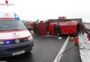 Oö: Autotransporter auf der Welser Autobahn bei Pucking umgestürzt