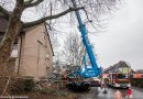 Deutschland: Balkonplatte stürzt bei Demontagearbeiten ab → eine Person schwerst verletzt