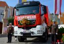 Nö: Feuerwehr Retz segnet neues Wechselladerfahrzeug