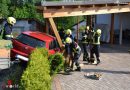 Oö: Pkw mit Anhänger in Schärding gegen Carport gekracht