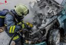 Oö: Anrainer hält brennenden Pkw mit zwei Feuerlöschern in Schach