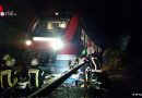 Deutschland: Feuerwehr befreit Zug von Maschendrahtrolle