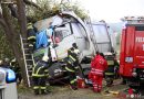 Oö: Lkw in Scharten gegen Baum gekracht: Beifahrerin schwer eingeklemmt (+Video)