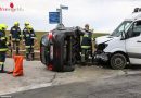 Oö: Kleintransporter legt bei Kreuzungsunfall Pkw zur Seite