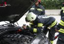 Oö: Brand im Motorraum eines Pkw mit Getränken abgelöscht