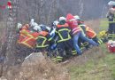 Deutschland: Lenkerin bei Stade in seitlich liegendem Unfallfahrzeug eingeklemmt