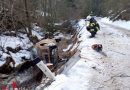 Stmk: Pkw liegt in St. Stefan ob Leoben seitlich im Bach