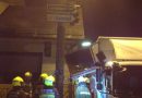 Nö: Feuerwehr demontiert nach Unfall Ampel, Verkehrsspiegel und Verkehrszeichen