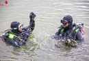 W: Berufsfeuerwehr Wien rettet Person aus der Neuen Donau