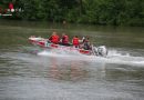 Oö: Leichtsinniger Schwimmer mit Feuerwehrboot aus der Traun gerettet