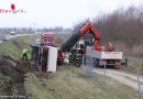 Nö: Lkw mit Ladekran in Tulln über Böschung gestürzt