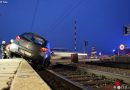 Nö: Pkw im Bahnhof Langenlebarn nach Fahrt über Bahnsteig auf Gleise gestürzt