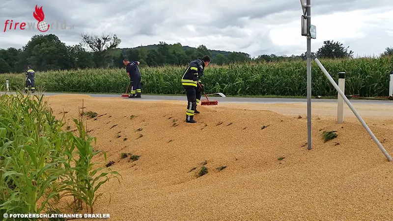 Nö: Landwirtschaftliches Fahrzeug verliert 10 Tonnen Mais – Fireworld.at
