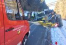 Ktn: Anhänger samt mitgeführtem Bagger in Villach umgestürzt