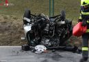 Oö: Pkw-Überschlag und vier Verletzte nach Beinahe-Frontalkollision in Vöcklamarkt