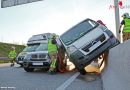 Nö: Drei Kraftfahrzeuge kollidieren auf der S 1 bei Vösendorf – Transporter hängt auf Betonleitschiene