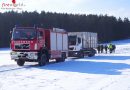 Nö: 15-Tonnen-Lkw steckte in Waidhofen/Thaya im Schnee fest