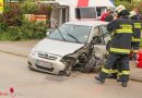 Oö: Zwei Leichtverletzte bei Unfall mit Lkw und Pkw in Wallern