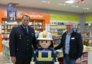 Deutschland: Übergabe Playmobil-Feuerwehrmann an den Kreisbrandschutzerzieher