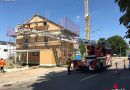 Deutschland: Personenrettung über Drehleiter auf Baustelle in Weingarten