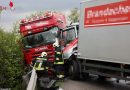 Oö: Feuerwehr befreit Lkw-Lenkerin nach Lastwagenzusammenstoß bei Weißkirchen