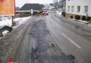 Oö: Ölaustritt wegen geplatztem Motor und Autobergung in Weißkirchen