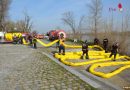 Wien: Öleinsatz der Wiener Berufsfeuerwehr am Donaustrom