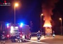 Deutschland: Sattelschlepperbrand → Auflieger mit gemischtem Plastik in Flammen